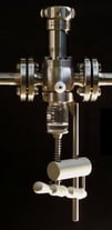 A stable liquid - bottle support underneath a sample valve