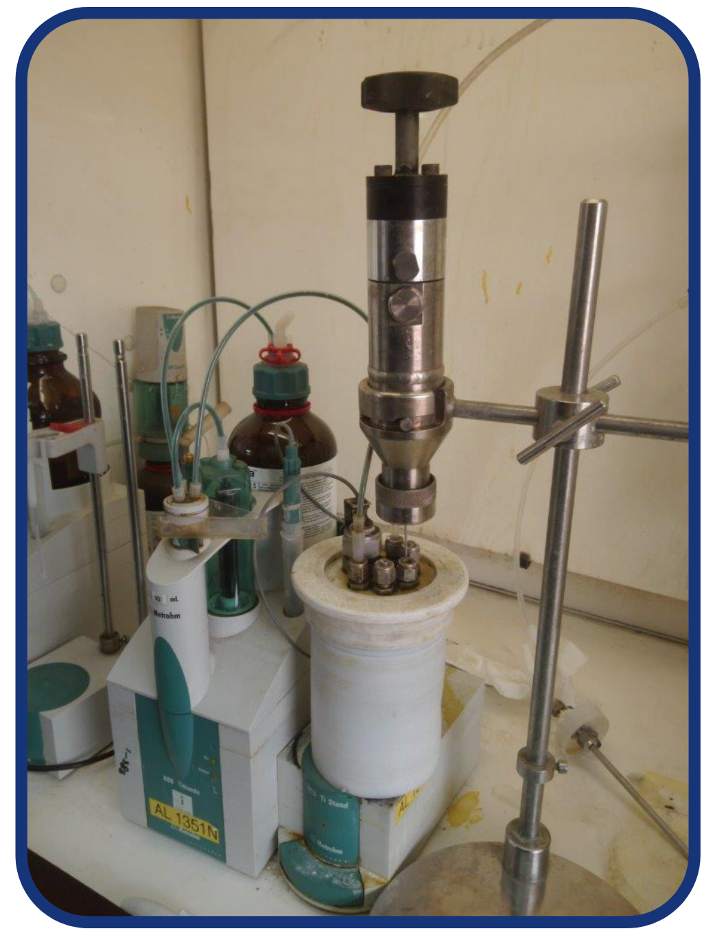 Sample cylinder in a refinery lab